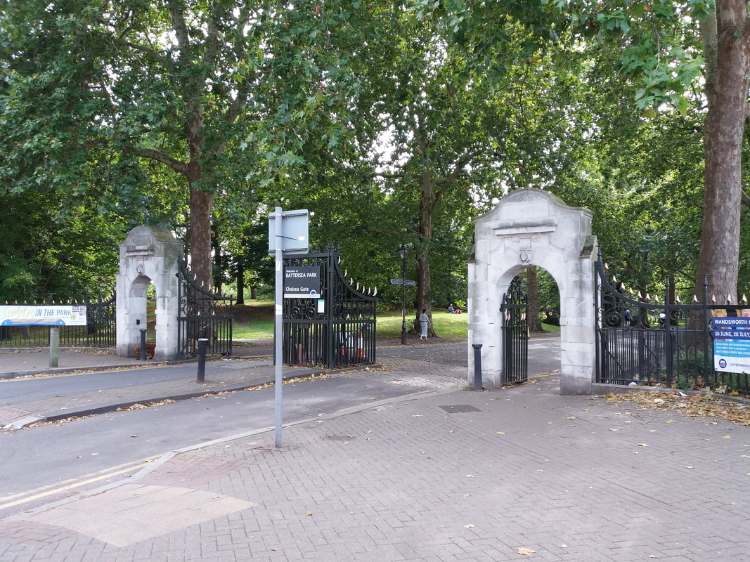 High quality image of the entrance to Battersea Park at Chelsea Gate from Wikimedia Commons.